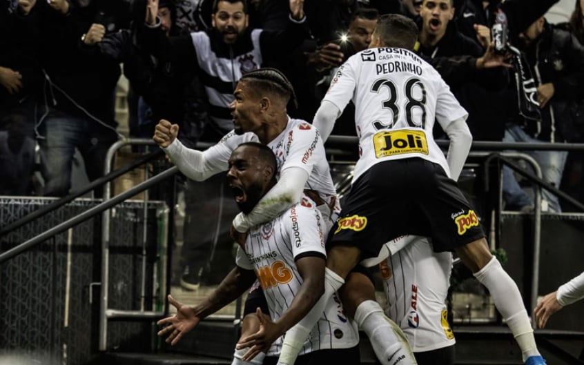Corinthians pega o Goiás focado em alcançar o G6 do Brasileirão