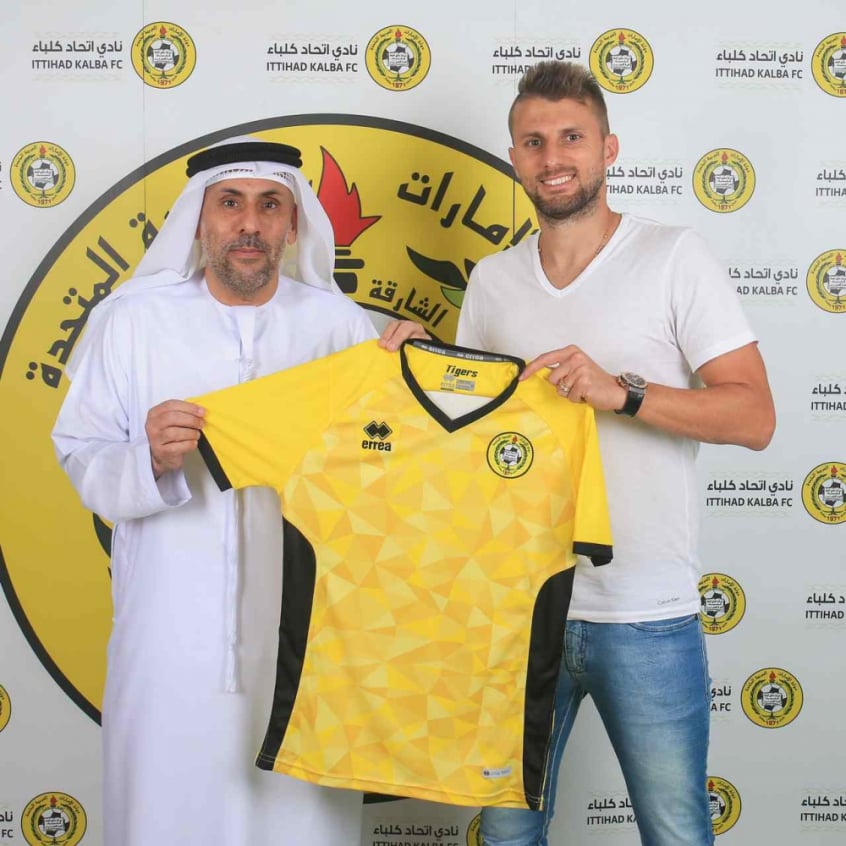 Clube dos Emirados Árabes anuncia o zagueiro Henrique, ex-Corinthians