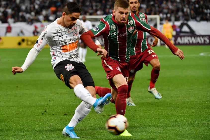 Fagner lamenta empate em casa, mas exalta atuação do Corinthians