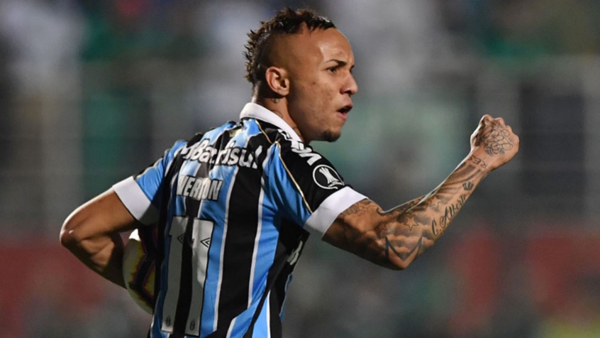 Everton se torna o 3º maior artilheiro do Grêmio na história da Libertadores