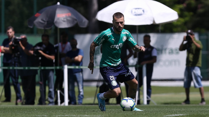 Lucas Lima não se imagina como volante e vê briga com Scarpa no Verdão