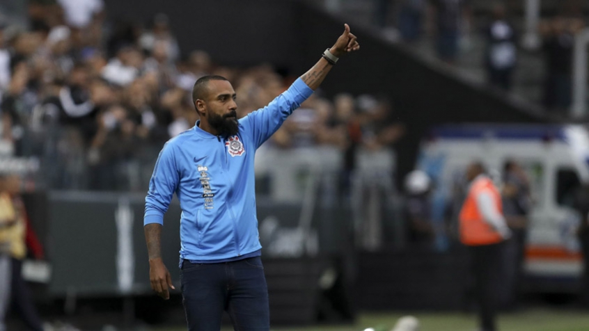Coelho inicia última semana livre do Corinthians até o fim da temporada