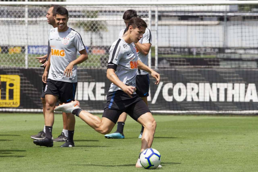 De olho no Guarani, Corinthians deve ter time alternativo no domingo 