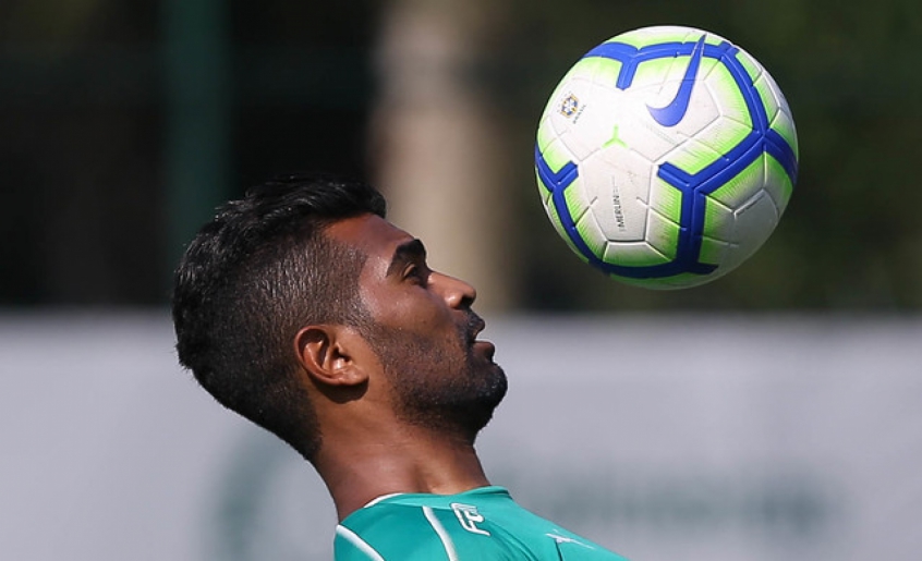 [ENQUETE] O Palmeiras deve negociar o volante Thiago Santos com o FC Dallas, dos Estados Unidos?