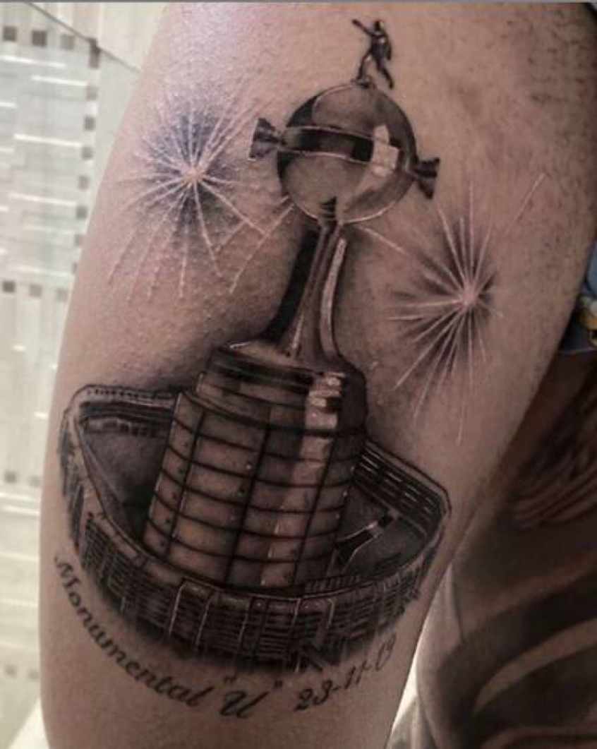 Para sempre! Gabigol faz tatuagem da taça da Libertadores ...