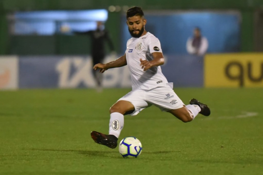 Palmeiras faz sondagem pelo lateral Felipe Jonatan, do Santos