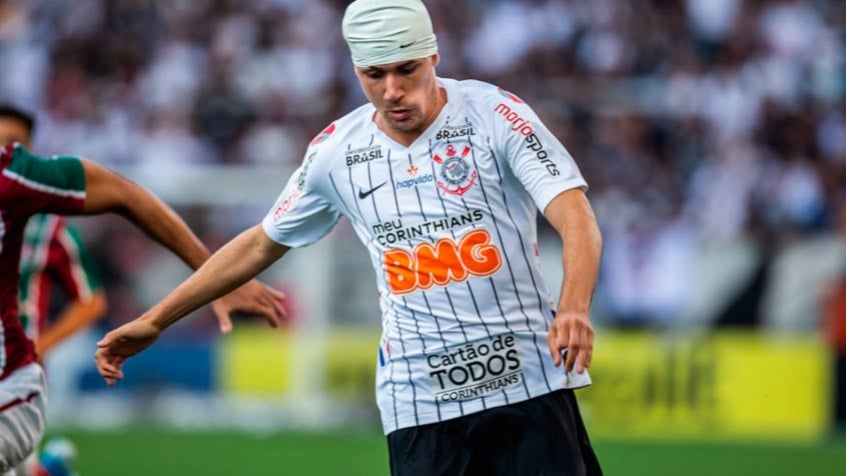 Lucas Piton lamenta resultado, mas celebra estreia pelo Corinthians | LANCE!