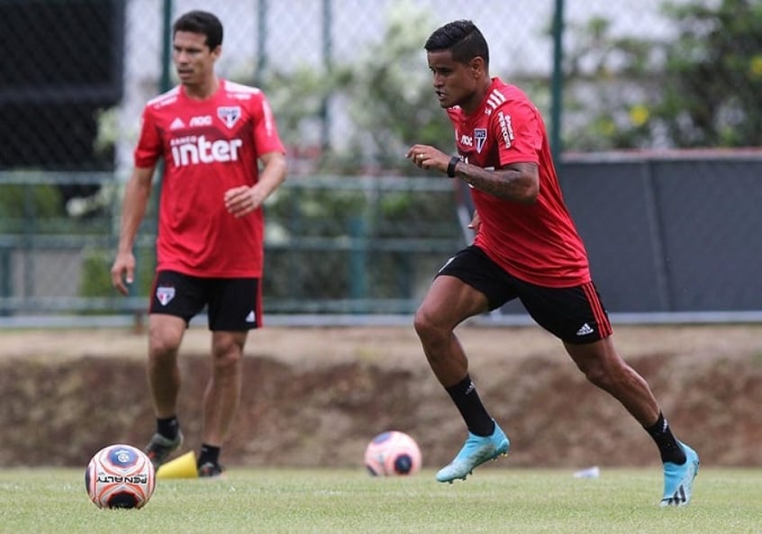 Recuperado de lesão, Everton treina em campo com o elenco do São Paulo