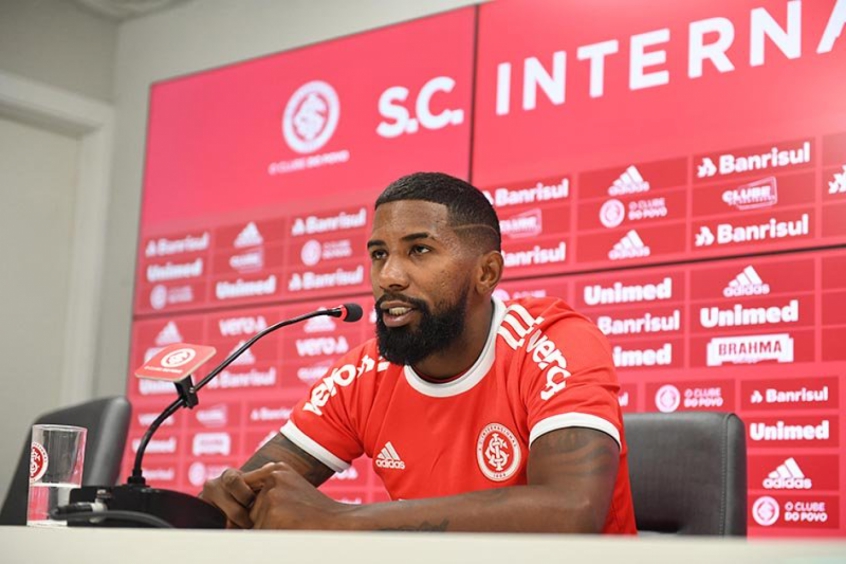 Rodinei em apresentação no Internacional