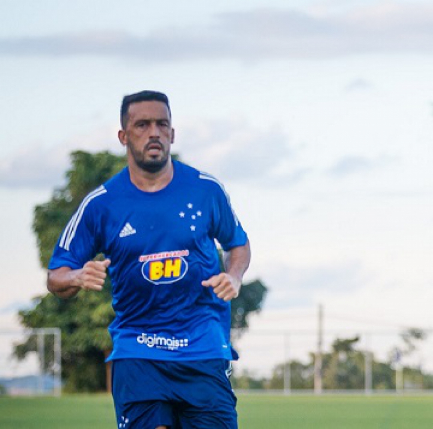 Edílson deu diversas declarções que desejava voltar ao Grêmio, mas acabou se acertando com o Cruzeiro