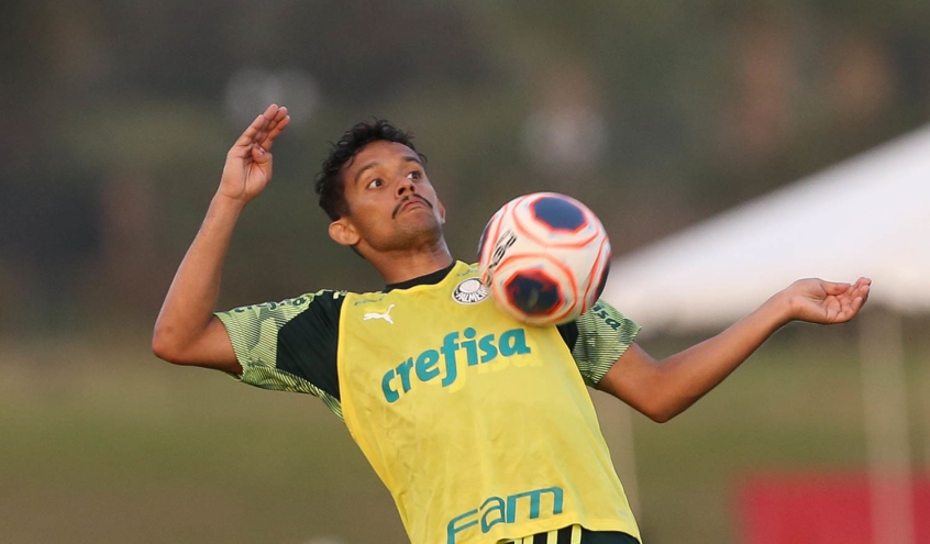 Pressão e silêncio no Almería: por que Scarpa não joga nem sai do Palmeiras