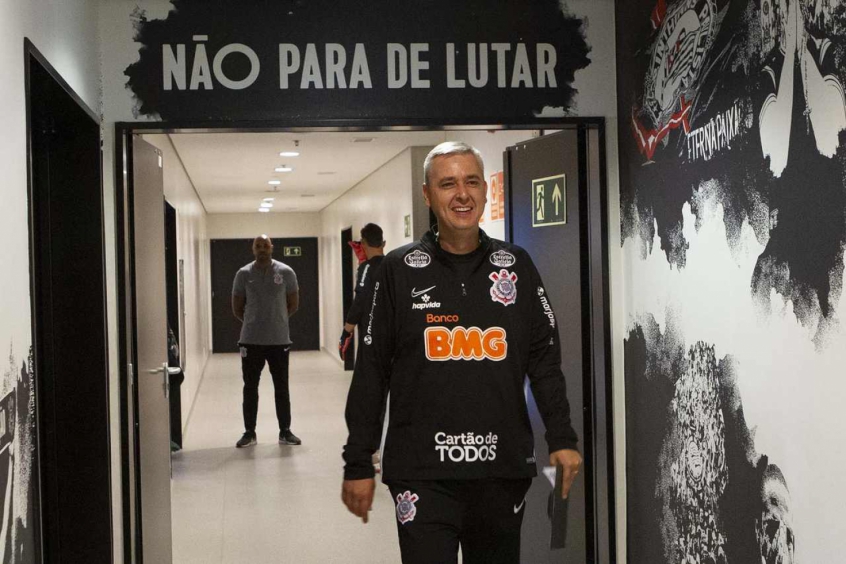 Pressionado no Timão, Tiago Nunes se mantém fiel ao seu estilo de jogo