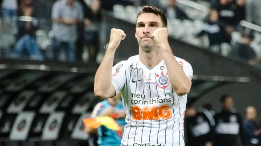 Com hat-trick, Boselli supera Rincón e se torna o 5º maior artilheiro estrangeiro do Corinthians
