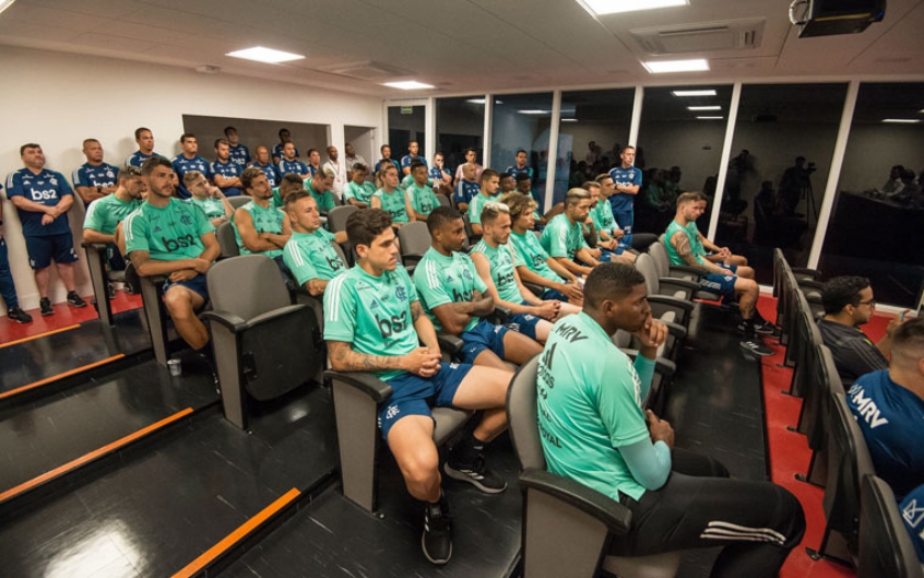 Rubro-negro segue sem data para voltar ao CT e vê jogadores toparem redução