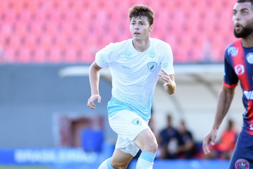 Emprestado pelo Palmeiras, Lincon Junior comemora a sua estreia no Londrina