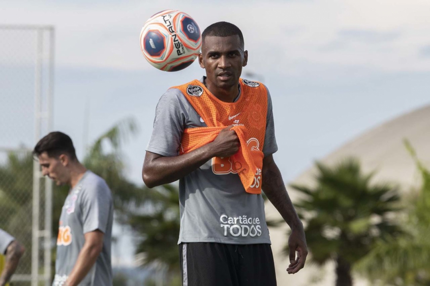 Fora da Libertadores, Timão planeja mudanças e elenco deve ter baixas
