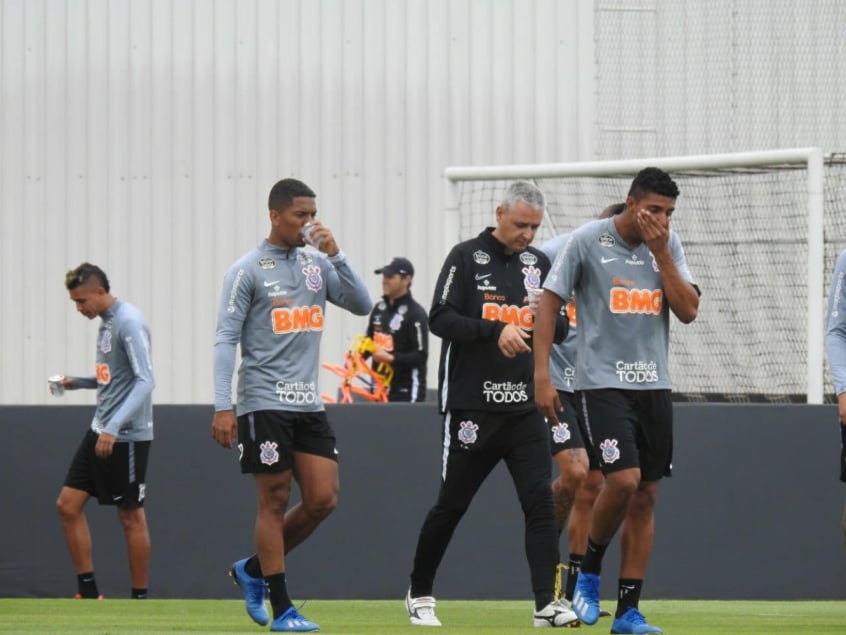 Treino do Corinthians é marcado pela intensidade cobrada por Tiago Nunes