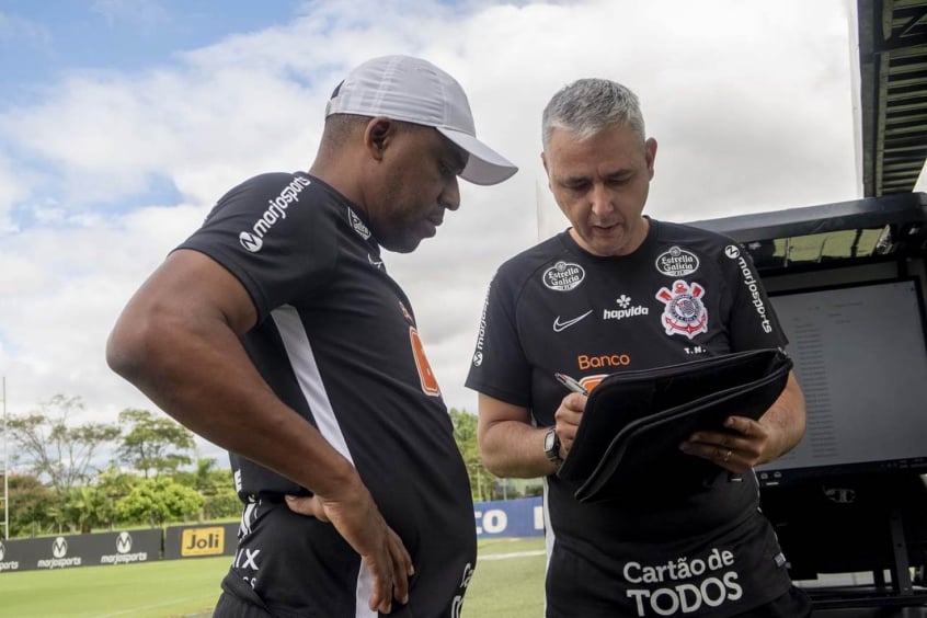 Timão enxuga elenco e se aproxima de pedido feito por Tiago Nunes