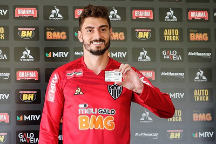 Rafael deu explicações sobre a saída do Cruzeiro e a removação das fotos com camisa do clube celeste