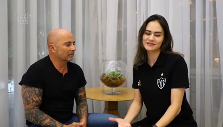 Samapoli se dirigiu pela primeira vez à torcida do Atlético-MG