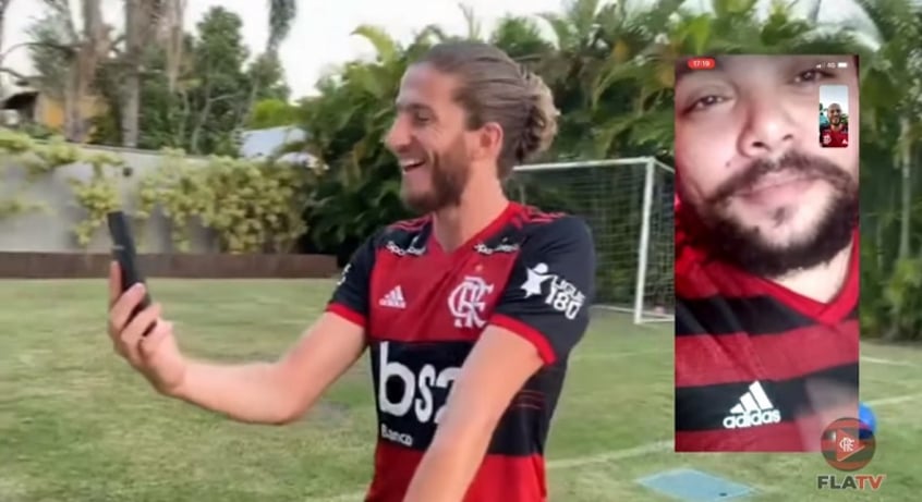 Em ação, Filipe Luís liga para torcedor com COVID-19 e brinca sobre jogar no meio