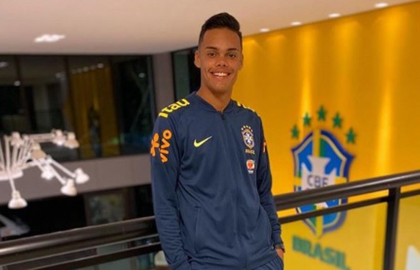 Rumo ao Flamengo, goleiro da seleção sub-15 revela sonho de ‘jogar em clube grande’ e comemora: “Estou tendo o privilégio de viver”