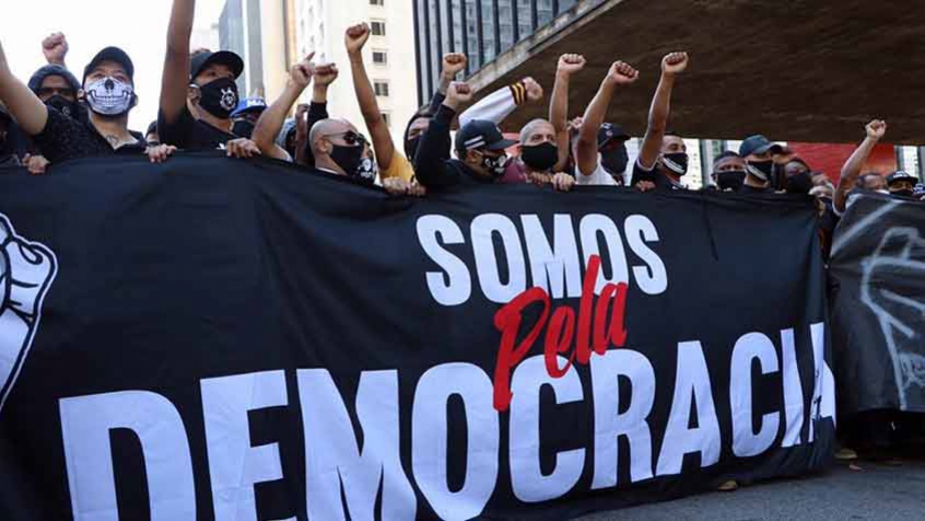 Pela democracia! Torcidas de Corinthians e Palmeiras explicam protestos e prometem mais atos
