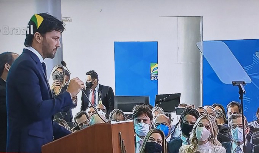 Pato na posse de Fábio Faria