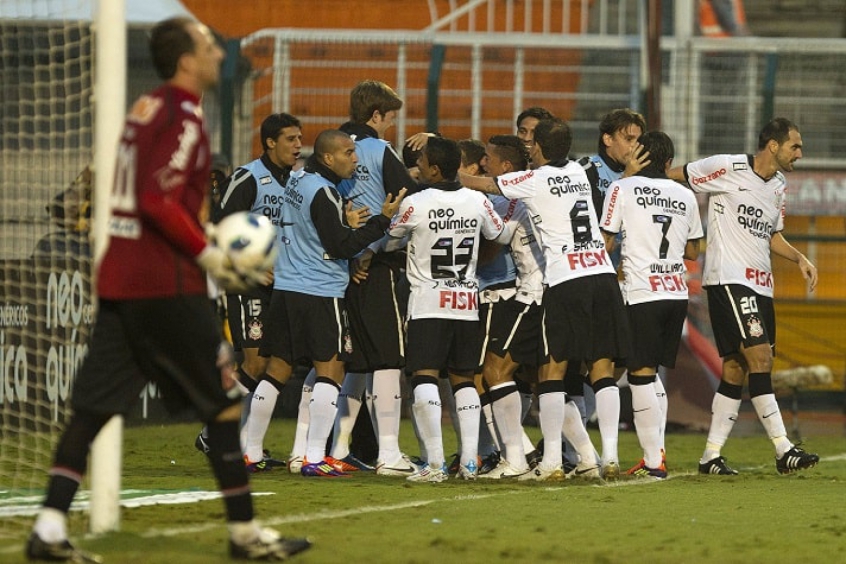 Nas redes sociais, Corinthians brinca com rival ao relembrar goleada de 2011: 