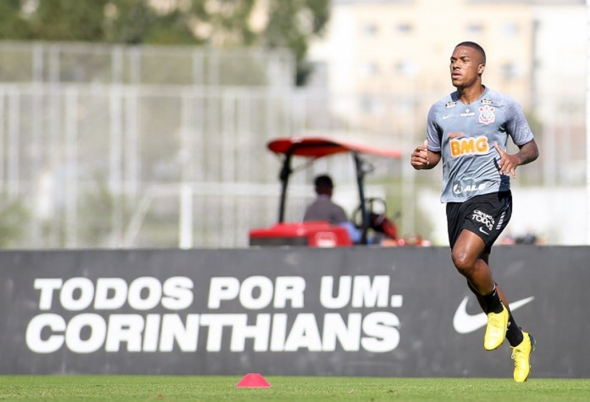 Xavier, volante do Timão, fala sobre passado como torcedor do Corinthians