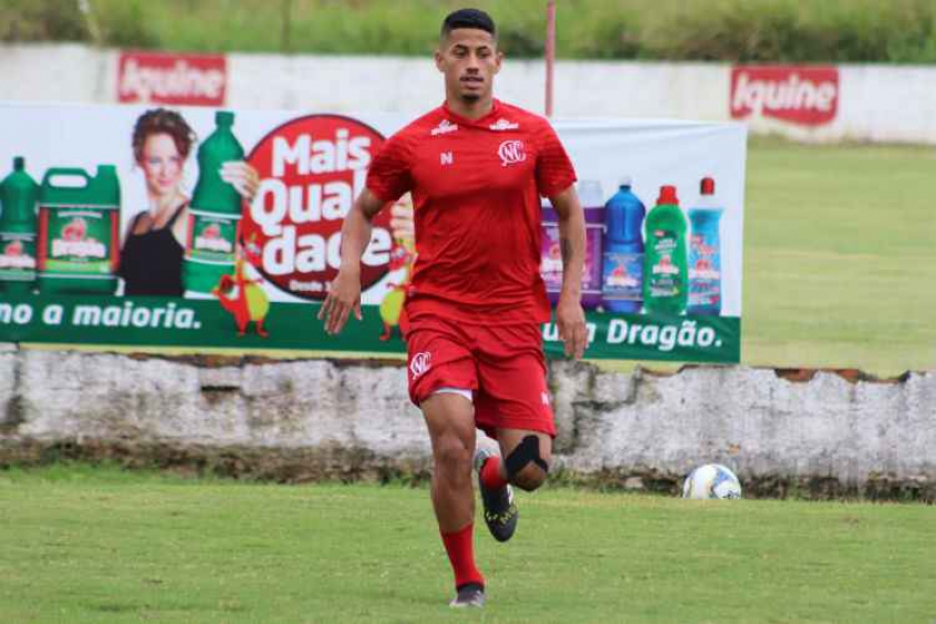 Trabalhos físicos do Náutico são exaltados por Luanderson ...