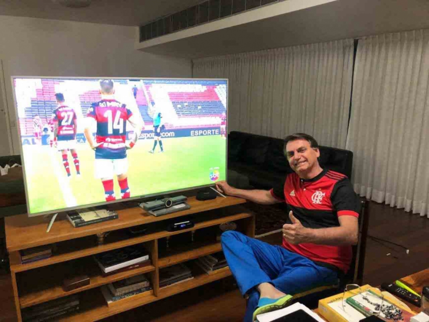 bolsonaro da camisa do flamengo