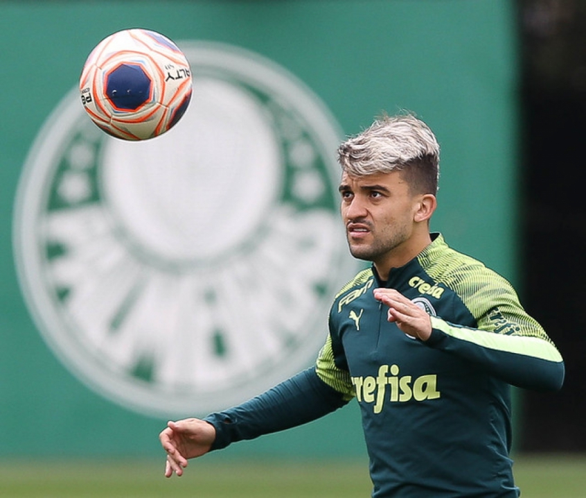 STJD pune lateral do Palmeiras Victor Luis após expulsão contra o Fortaleza