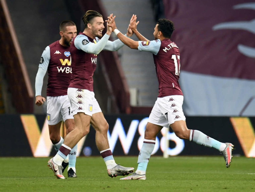 Aston Villa vence o Arsenal, e vai para a última rodada do Inglês fora