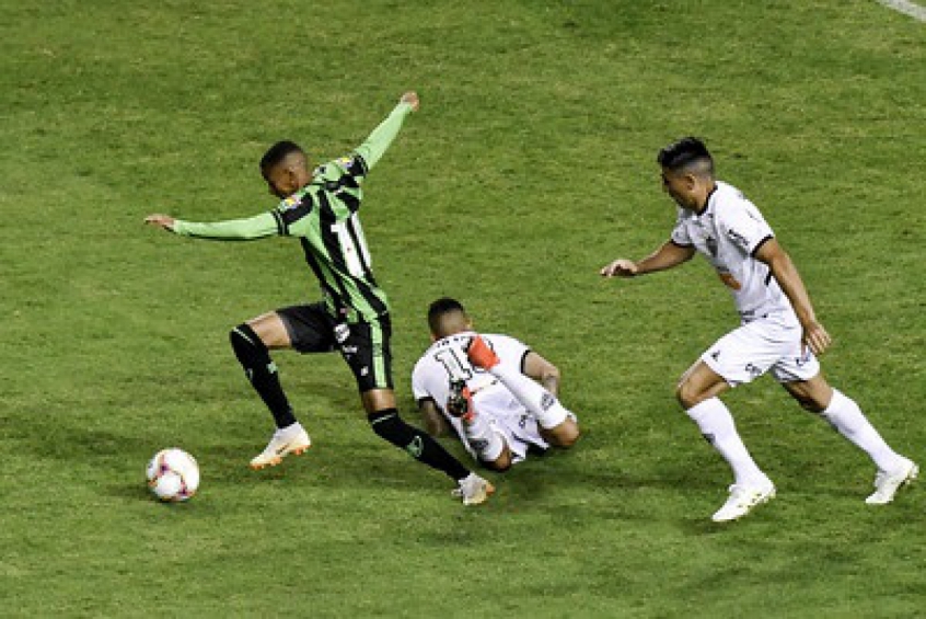 O clássico que decidiu o finalista foi truncado na maior parte do jogo, bem diferente do primeiro jogo, mais aberto