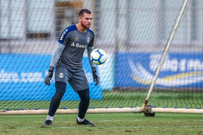Grêmio acerta venda de goleiro formado na base