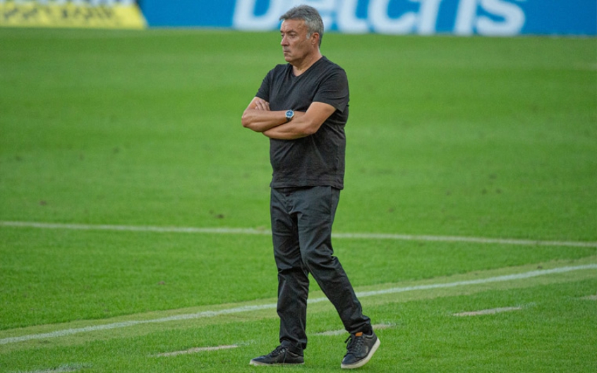 Ex-técnico critica diretoria do Flamengo e dispara: Quando perdíamos, alguém lá dentro ficava feliz