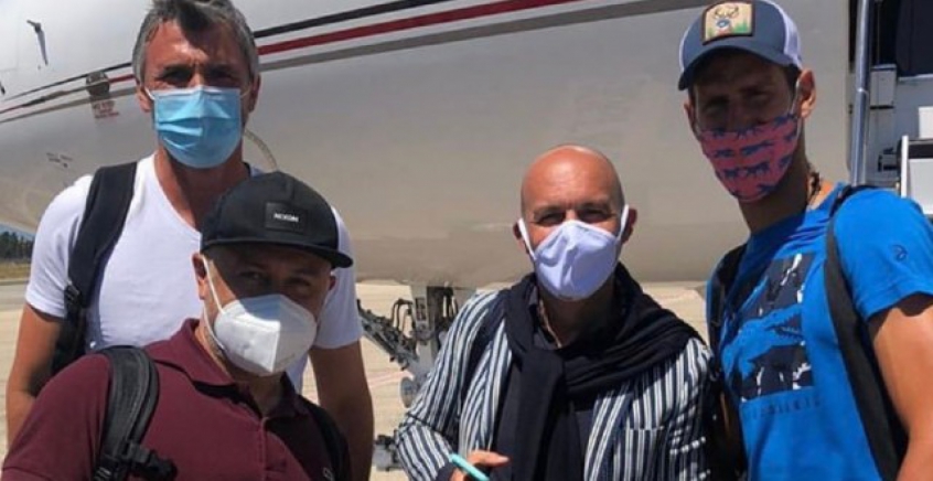 Novak Djokovic e equipe para Nova York