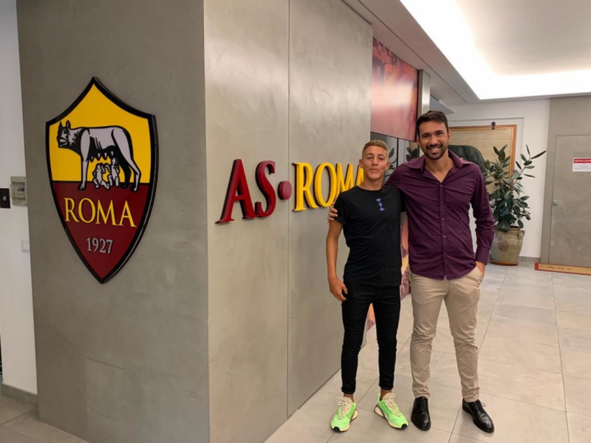 Pedro Lopes ao lado do empresário João Paulo Maragon na sede da Roma