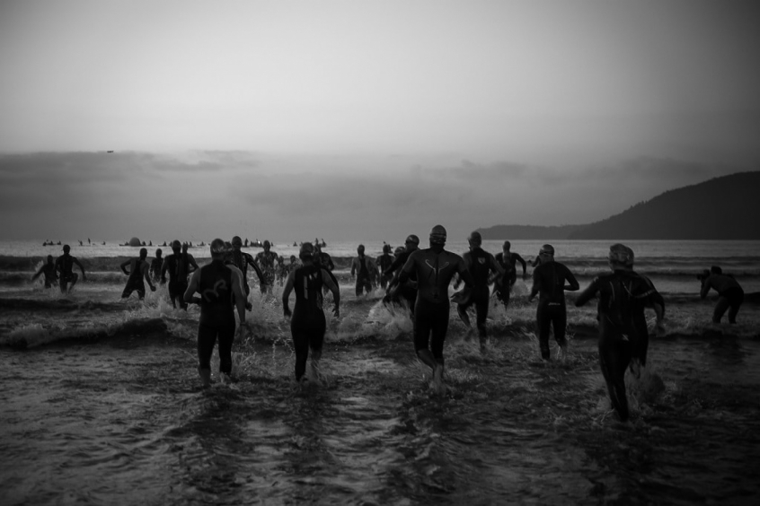 Largada da UB515 Brasil Ultra Triathlon 2019, em Ubatuba. (DivulgaçãoSandra Guedes)
