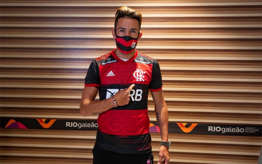Me espera mais dois anos que posso ir, ouviu Isla de Vidal ao acertar com o Flamengo