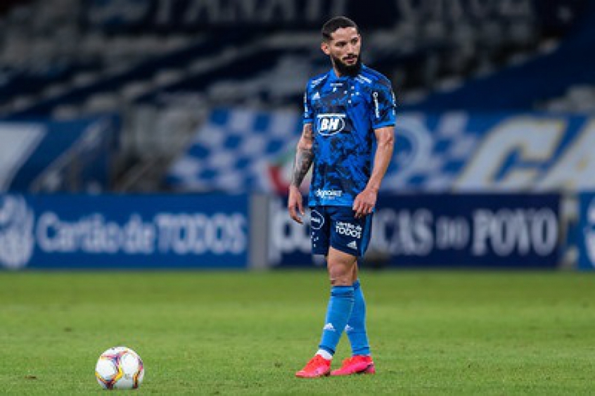 Arhtur foi um dos poucos destaques positivos do Cruzeiro no clássico contra o América-MG