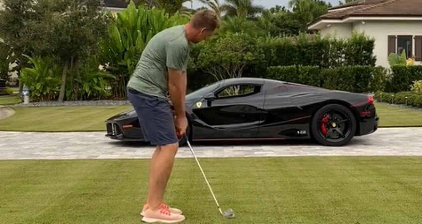 Jogador de golfe ferrari