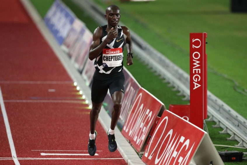 Ugandense Joshua Cheptegei vai tentar quebrar o recorde mundial nos 10.000m em outubro. (World Athletics/Divulgação)