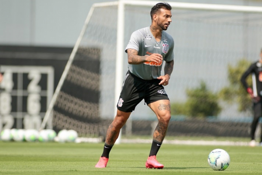 Recuperado, lateral do Timão pode completar 250 jogos na carreira