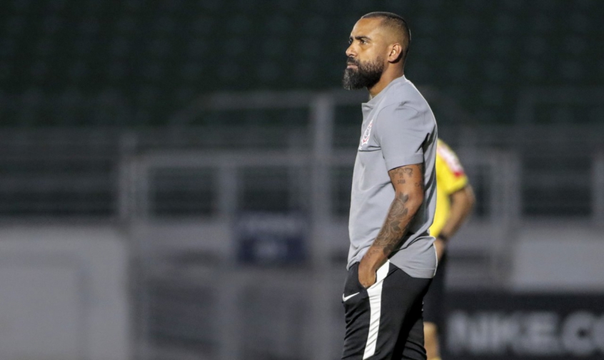 Dyego Coelho rasga elogios sobre evolução de GP no Corinthians: 'Pode se tornar protagonista'