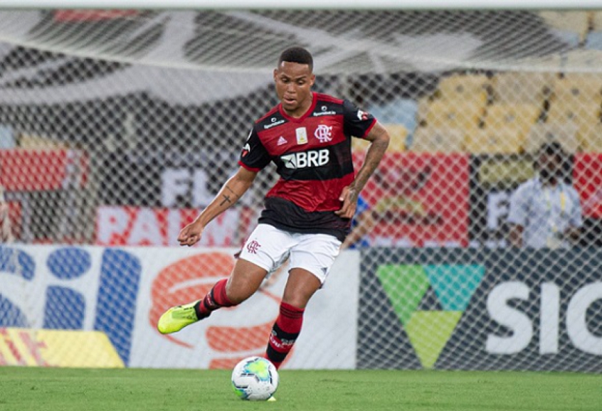 Natan do Flamengo, explica que não xingou árbitro