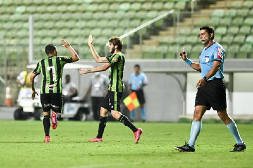 O América-MG fez uma partida segura e garantiu mais três pontos na Série B