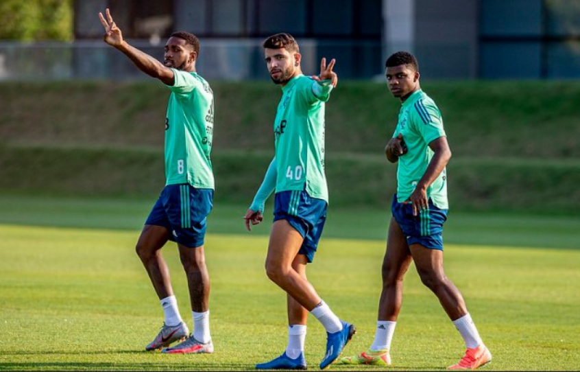 Meio-campista solicitou quebra de contrato com o Flamengo e tinha acerto com Botafogo, mas Rubro-Negro travou negociação