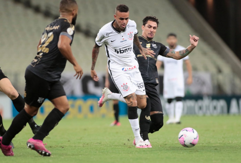 Ceará e Corinthians em partida válida pelo primeiro turno